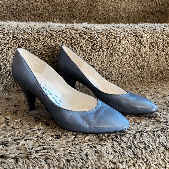 Vintage Bruno Magli Italy Slate Blue Pumps 38.5 / US 8 Leather Heels Blue Soles - Picture 12 of 16